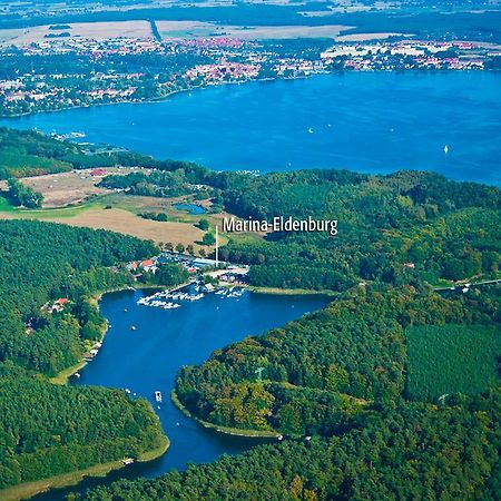 Marina Eldenburg - Ferienhauser Und Bootsverleih Am Tor Zur Muritz Waren  Bagian luar foto