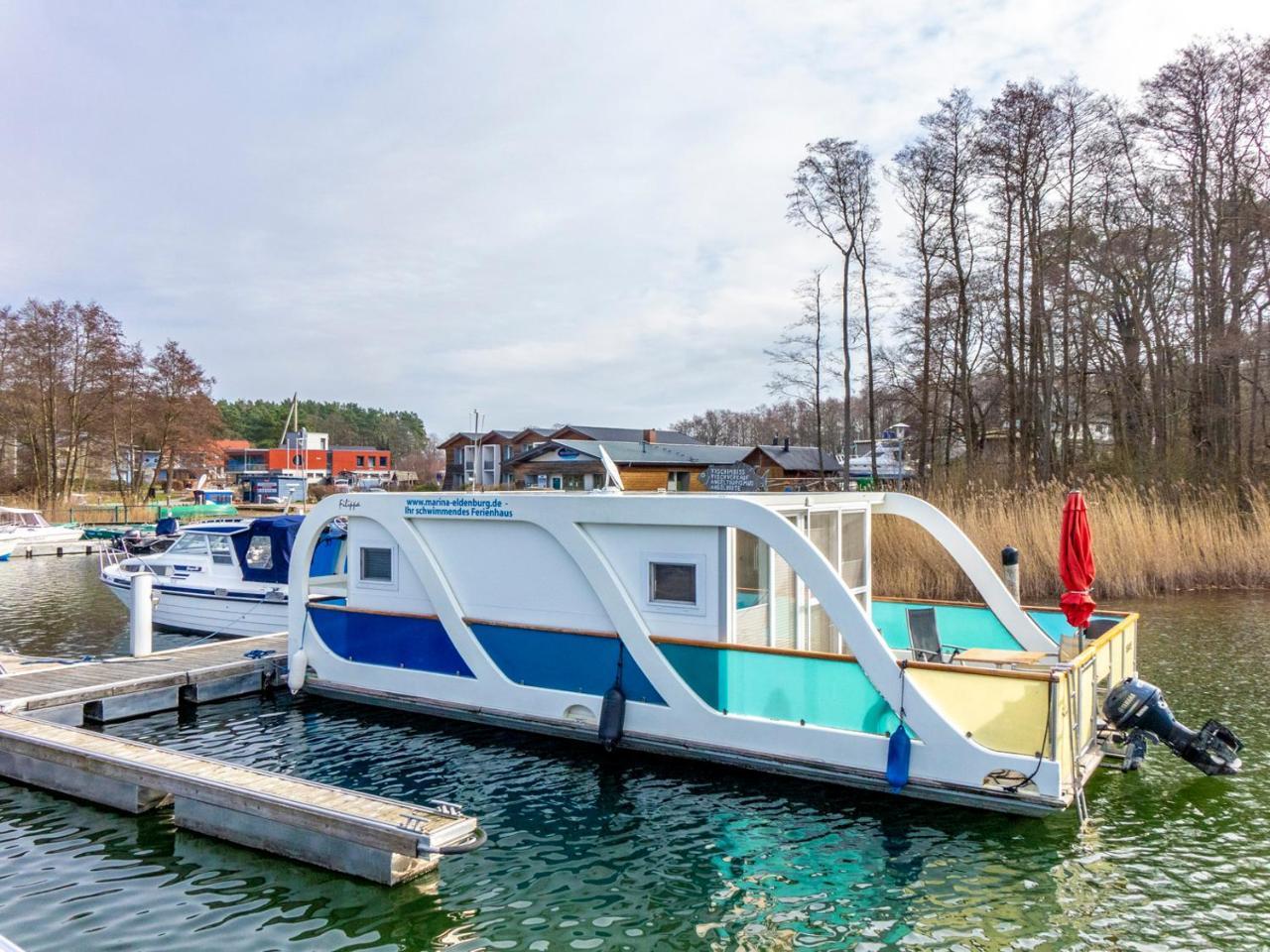 Marina Eldenburg - Ferienhauser Und Bootsverleih Am Tor Zur Muritz Waren  Bagian luar foto